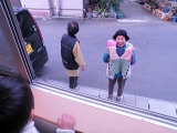窓越しに進捗お披露目。